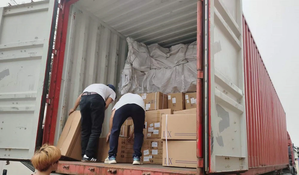 second container loading second container loading